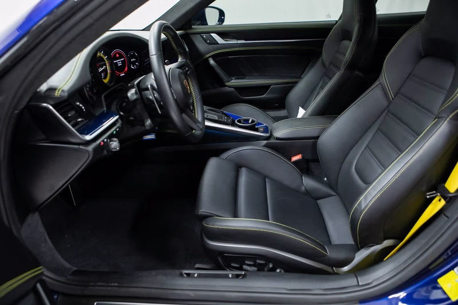 Thumbnail: 2023 Porsche 911 - 16