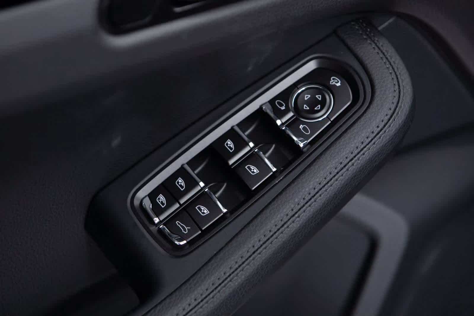 Thumbnail: 2025 Porsche Macan - 19