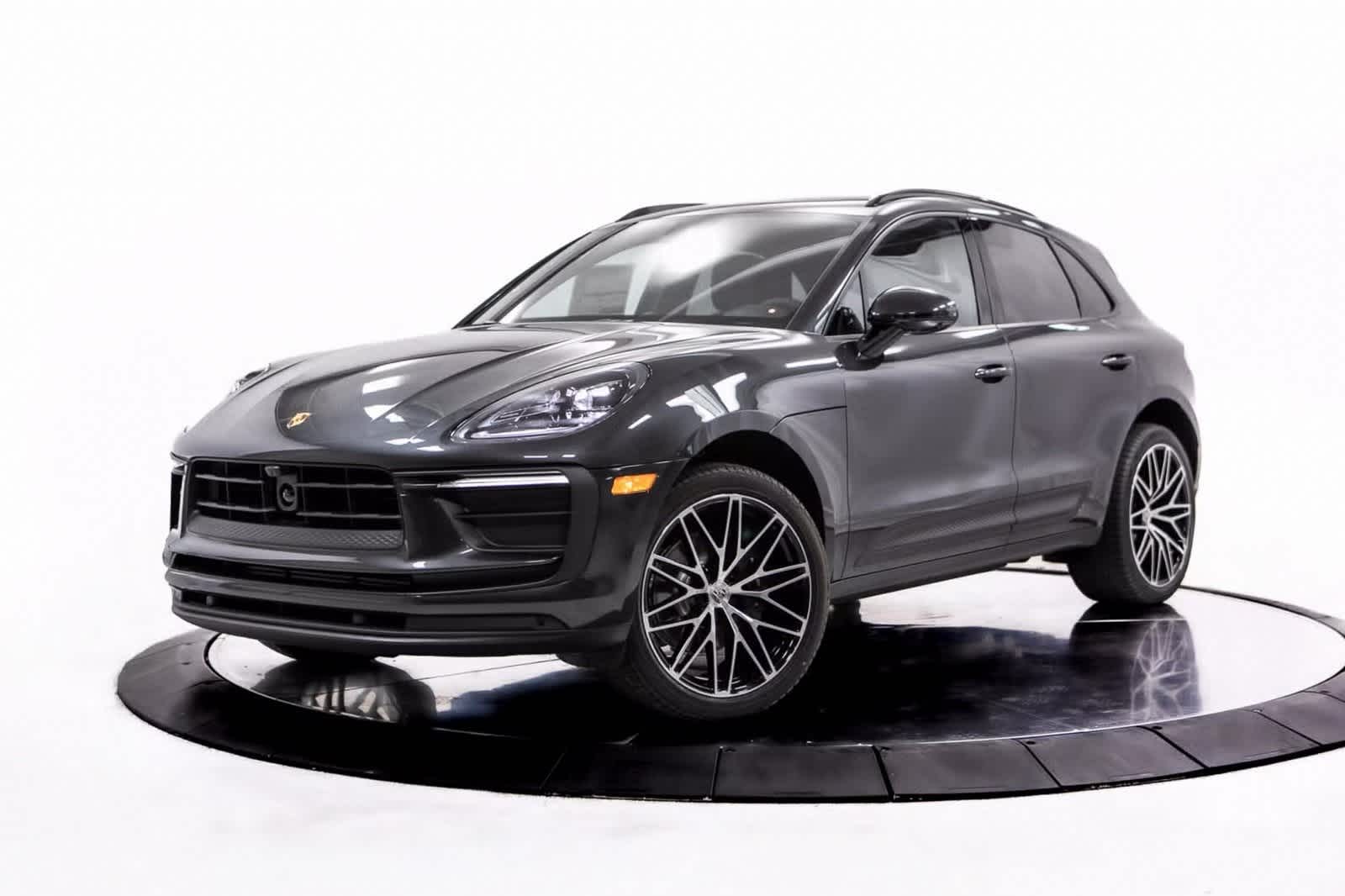 Thumbnail: 2026 Porsche Macan - 1