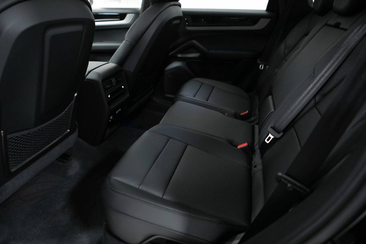 Thumbnail: 2026 Porsche Cayenne - 36