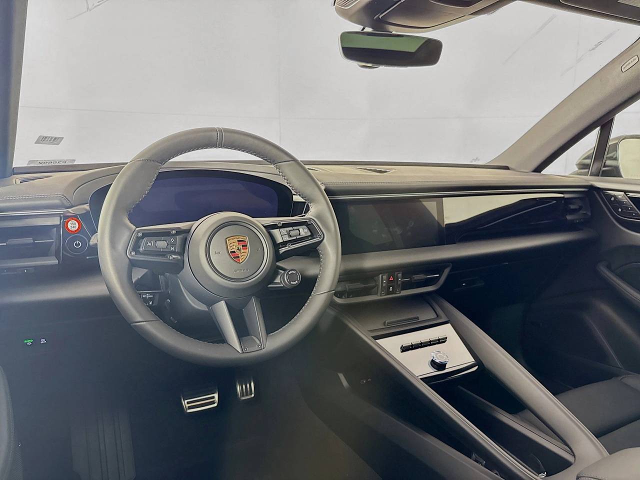 Thumbnail: 2025 Porsche Macan - 25