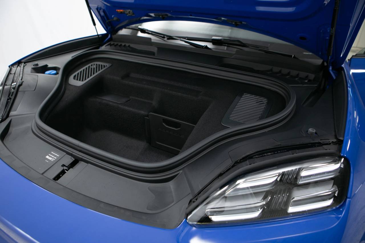 Thumbnail: 2026 Porsche Macan - 38