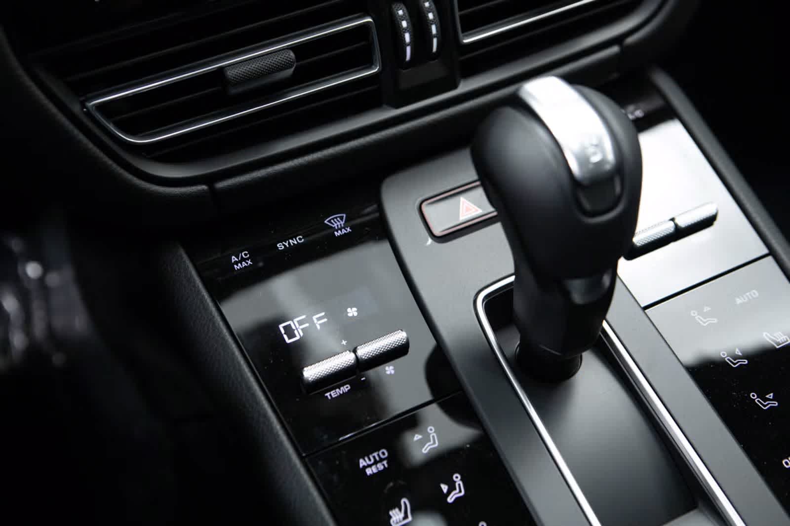 Thumbnail: 2026 Porsche Macan - 27