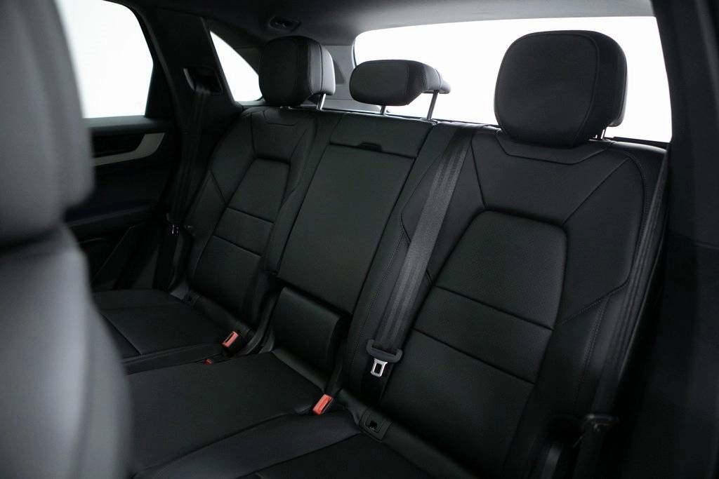 Thumbnail: 2025 Porsche Cayenne - 36