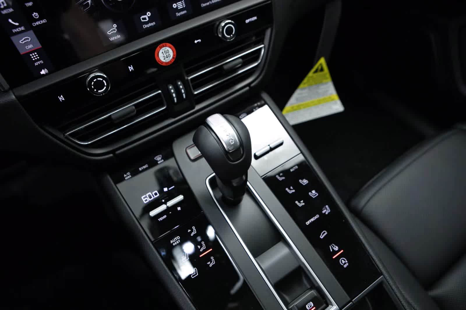 Thumbnail: 2026 Porsche Macan - 27