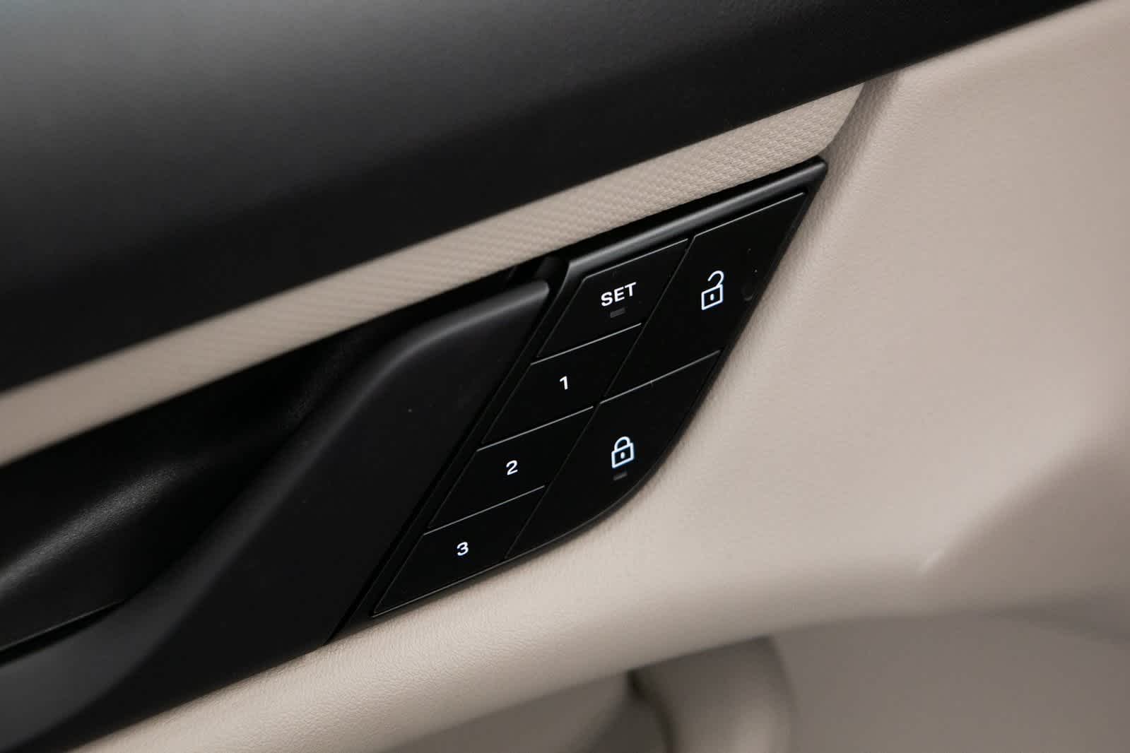 Thumbnail: 2023 Porsche Taycan - 19