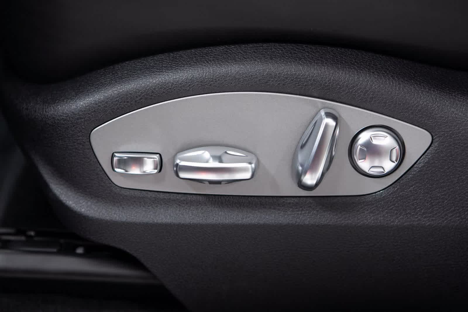 Thumbnail: 2025 Porsche Macan - 18