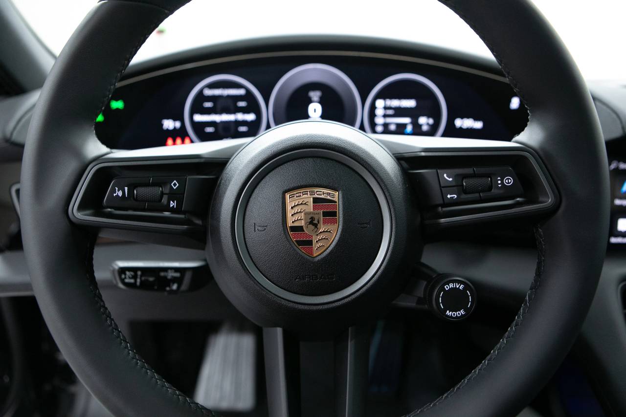 Thumbnail: 2025 Porsche Taycan - 10