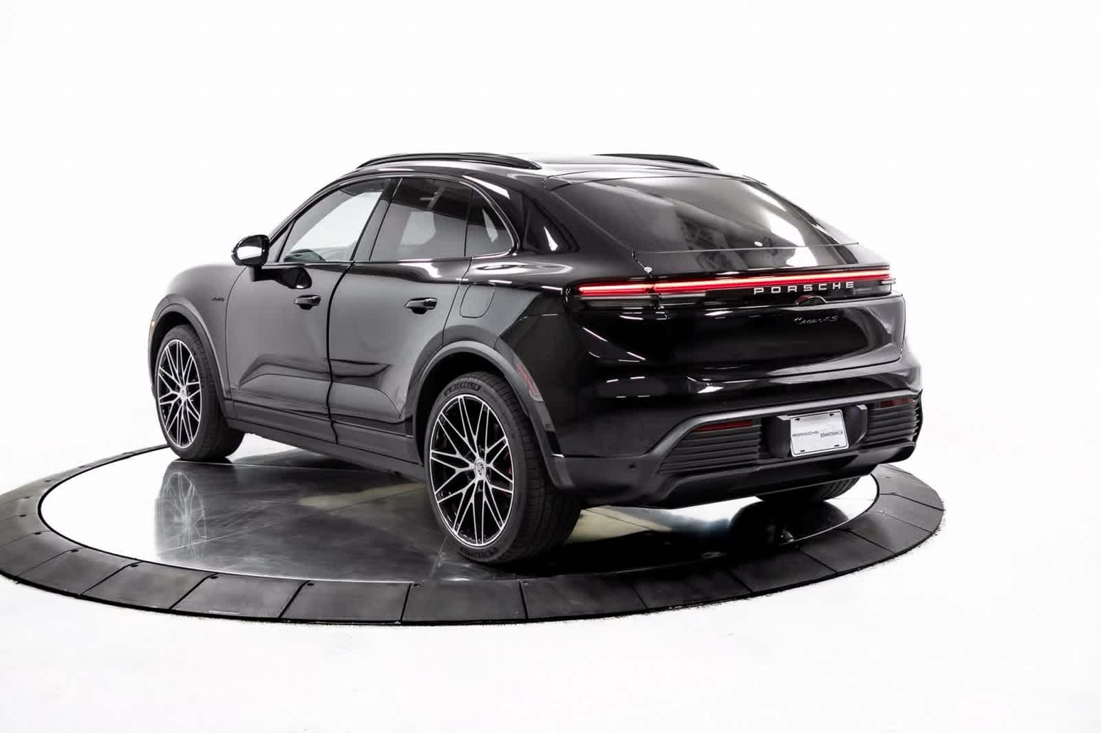 Thumbnail: 2025 Porsche Macan - 3