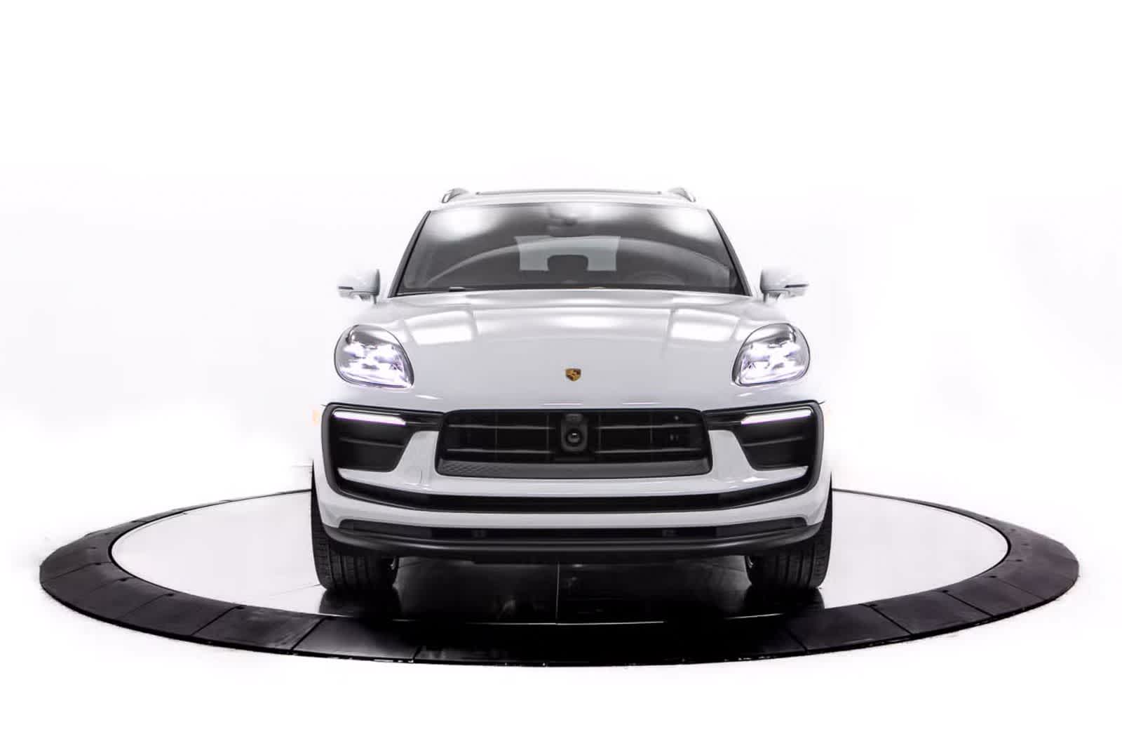 Thumbnail: 2026 Porsche Macan - 10