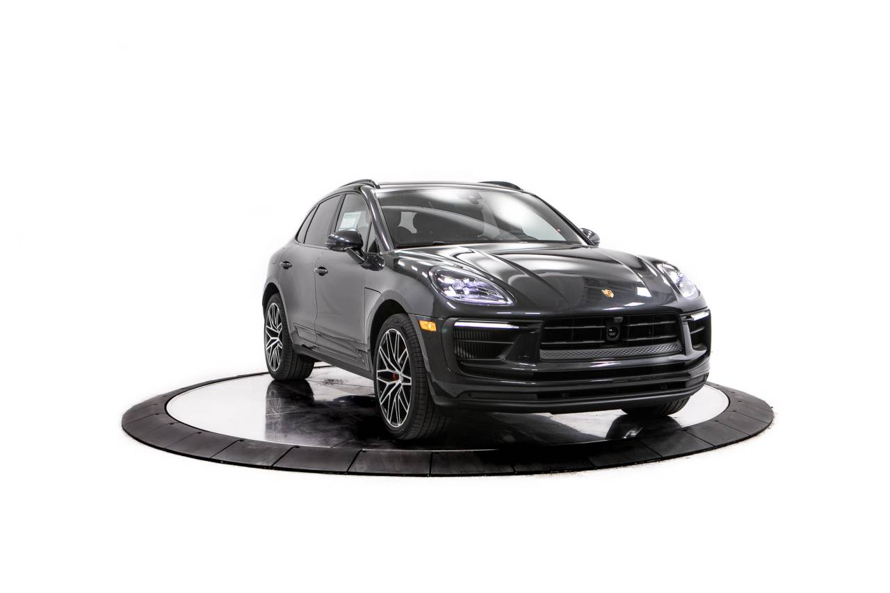 Thumbnail: 2026 Porsche Macan - 9
