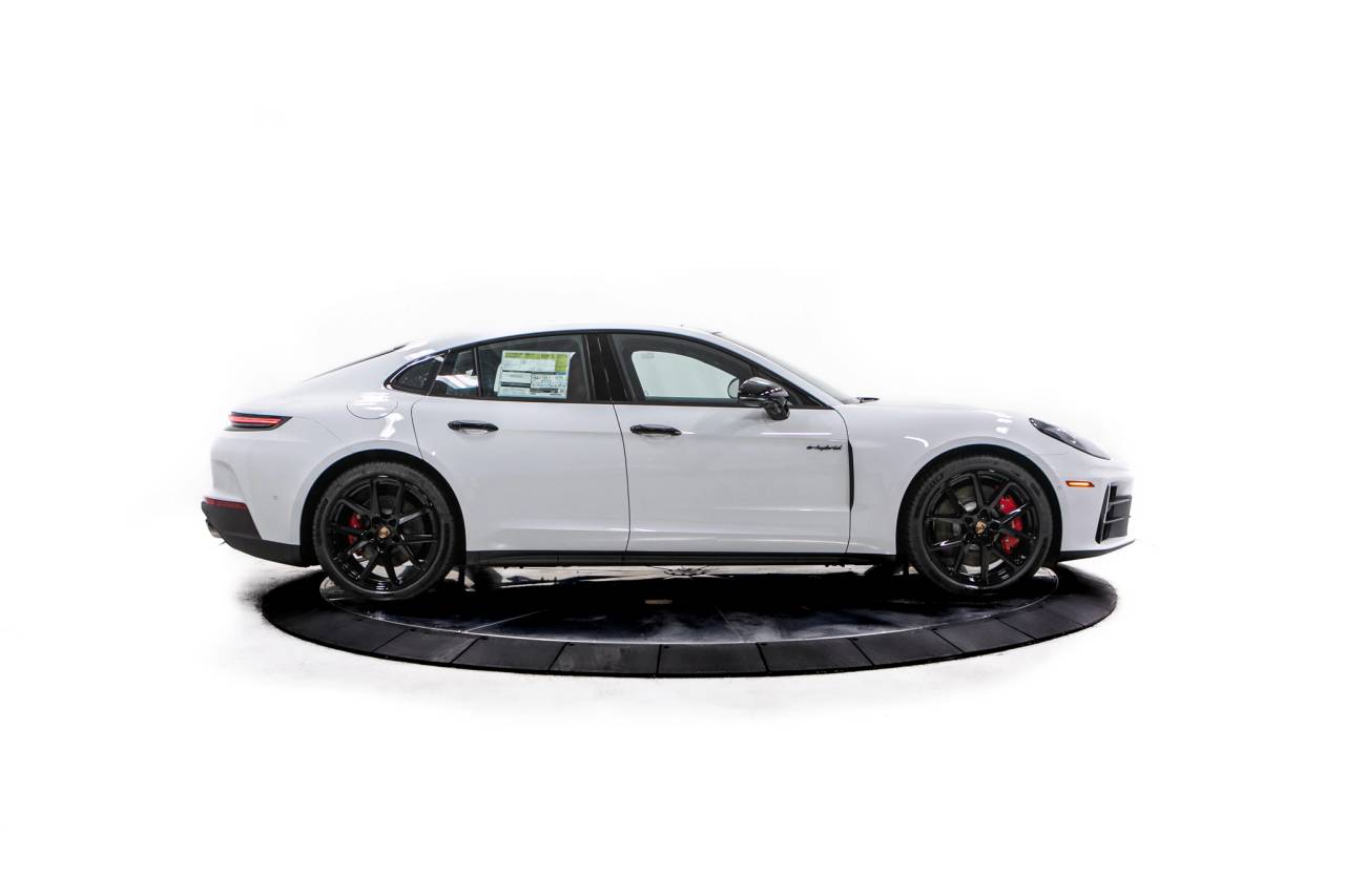 Thumbnail: 2026 Porsche Panamera - 8