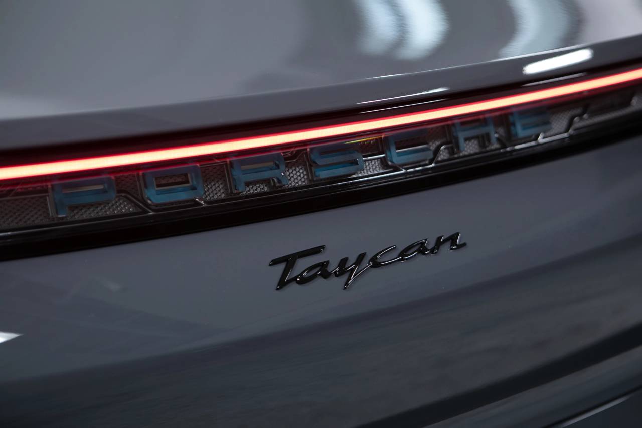 Thumbnail: 2026 Porsche Taycan - 16
