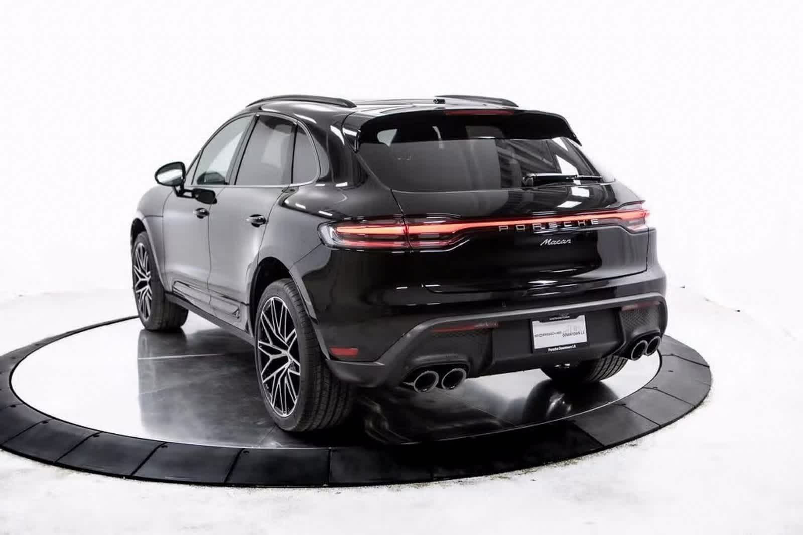 Thumbnail: 2025 Porsche Macan - 3