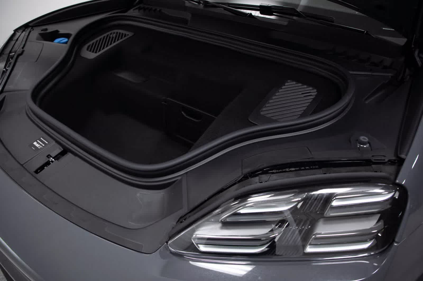 Thumbnail: 2025 Porsche Macan - 30