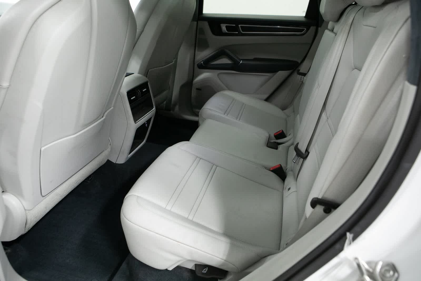 Thumbnail: 2023 Porsche Cayenne - 27