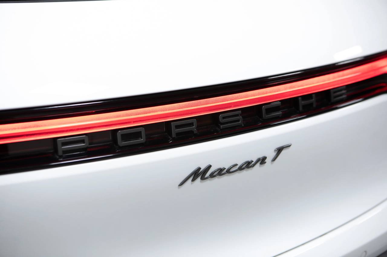 Thumbnail: 2026 Porsche Macan - 15