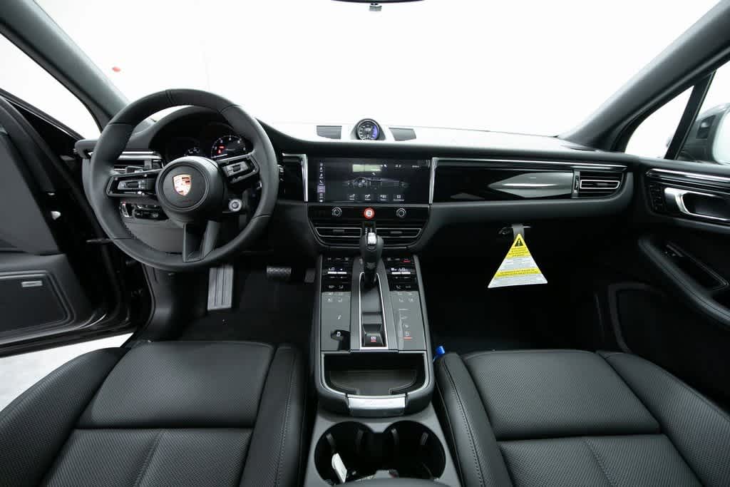 Thumbnail: 2025 Porsche Macan - 12
