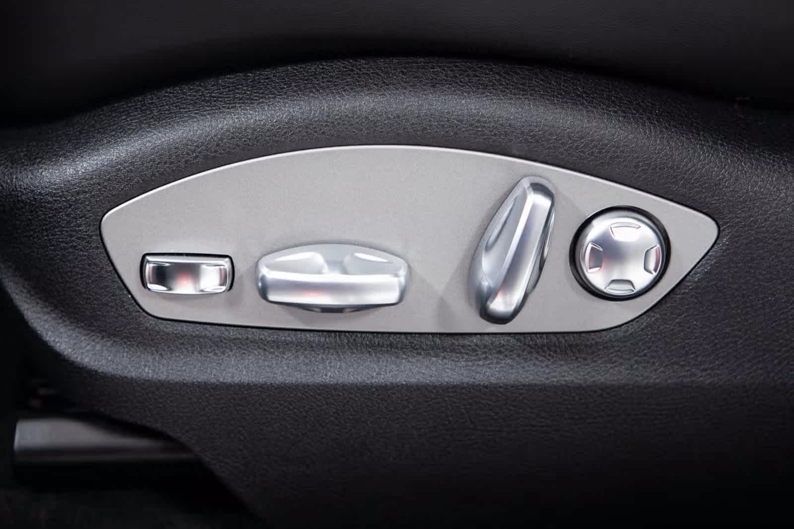 Thumbnail: 2025 Porsche Macan - 18