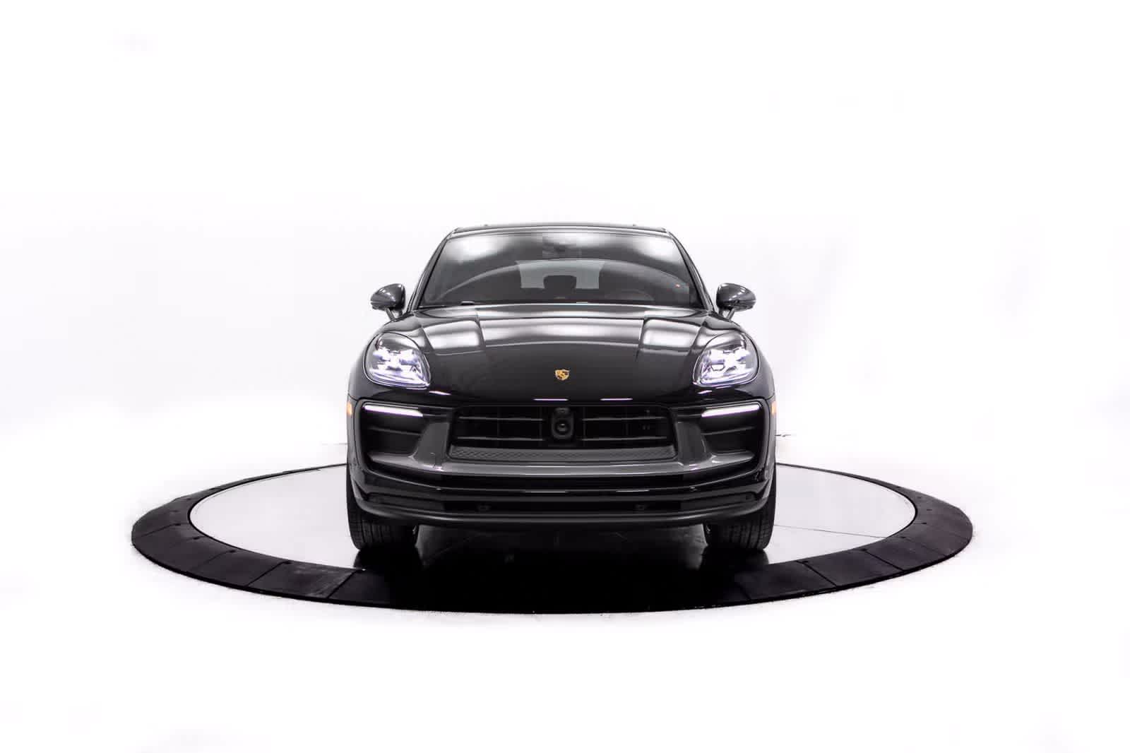 Thumbnail: 2026 Porsche Macan - 10