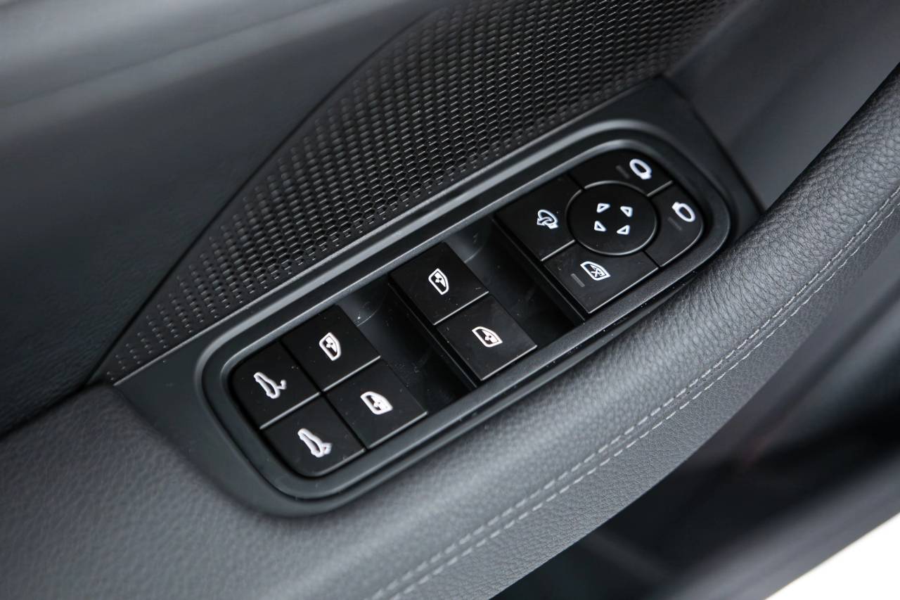 Thumbnail: 2026 Porsche Panamera - 26