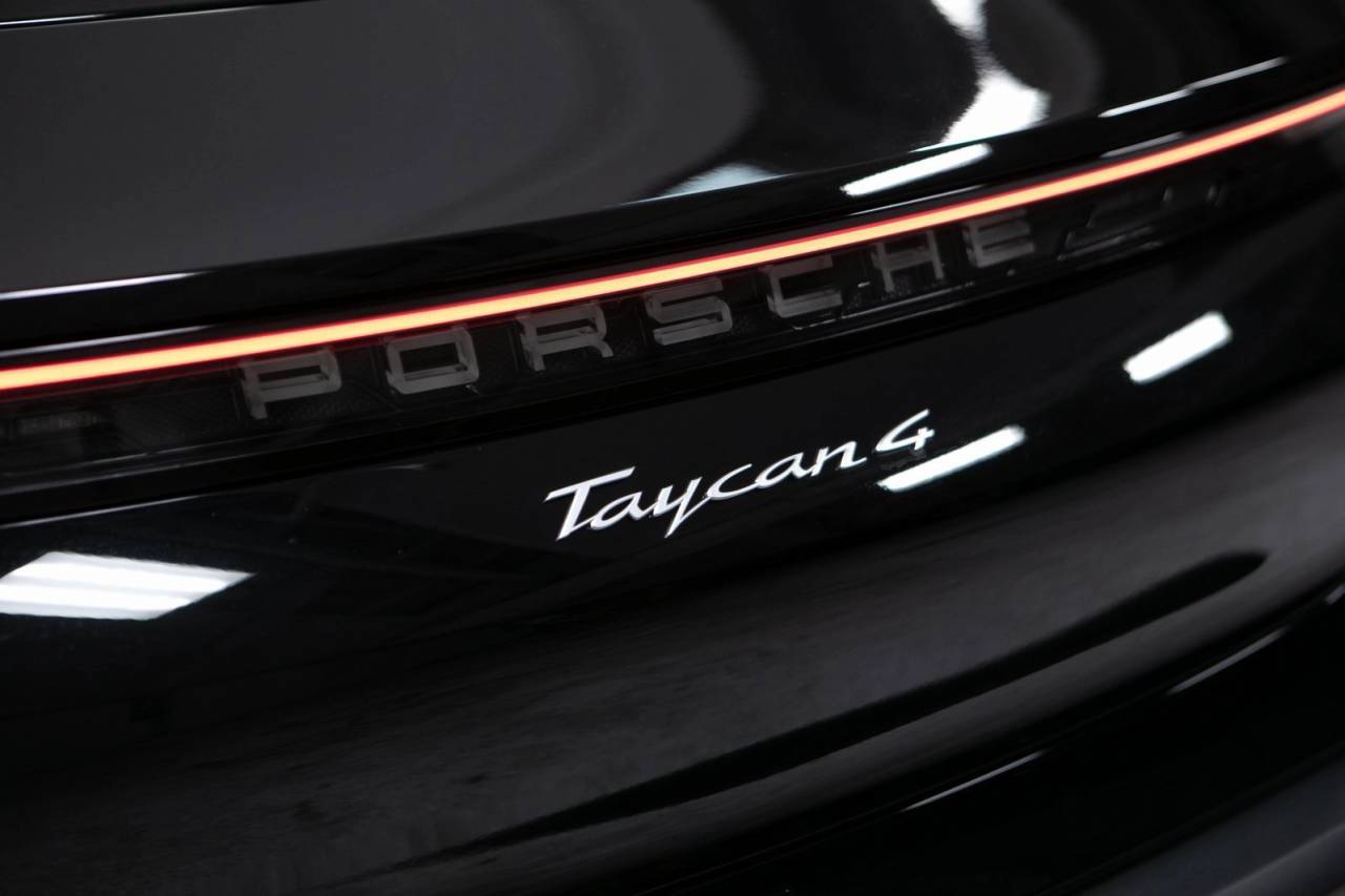 Thumbnail: 2026 Porsche Taycan - 15