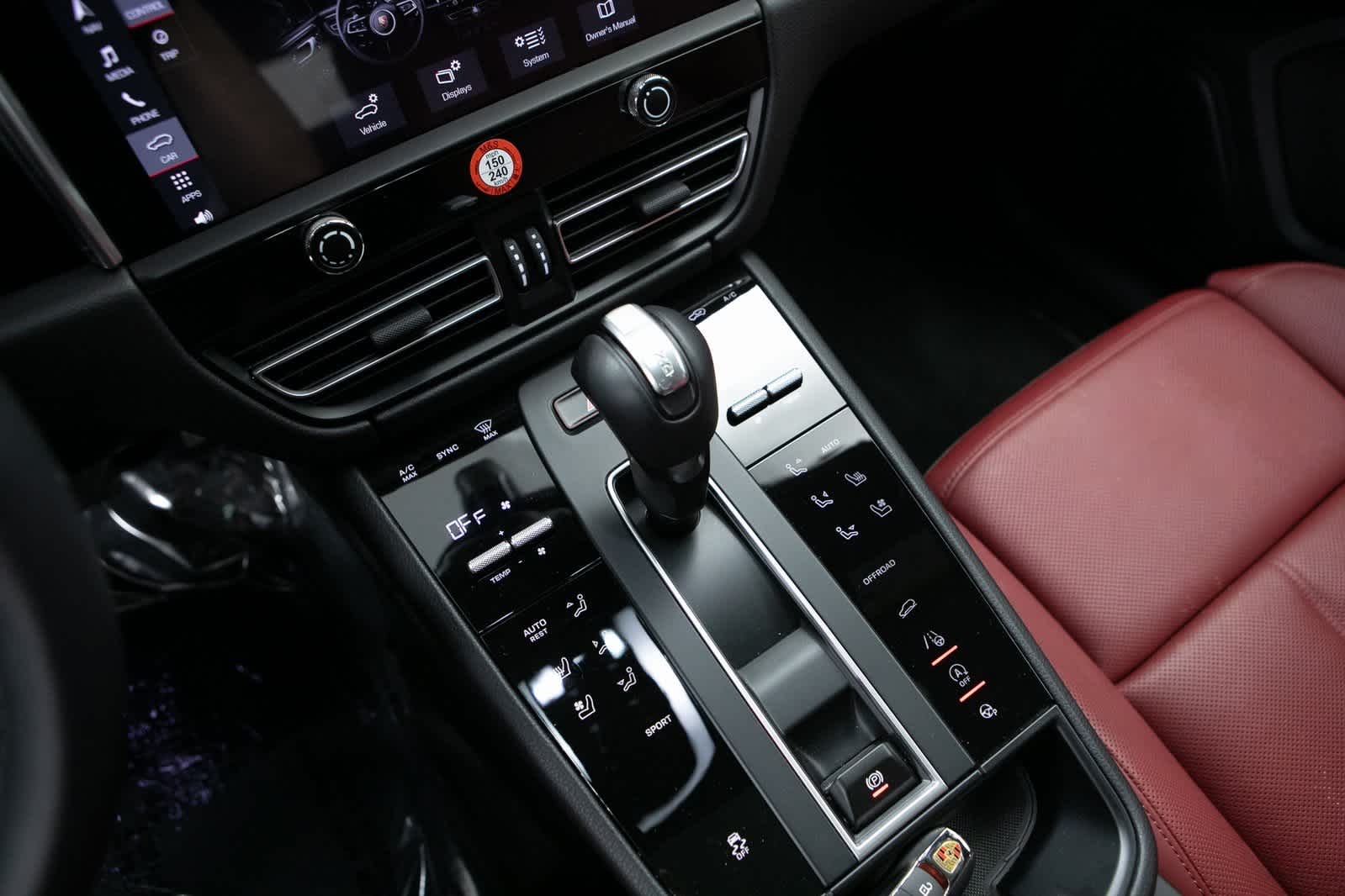 Thumbnail: 2025 Porsche Macan - 21