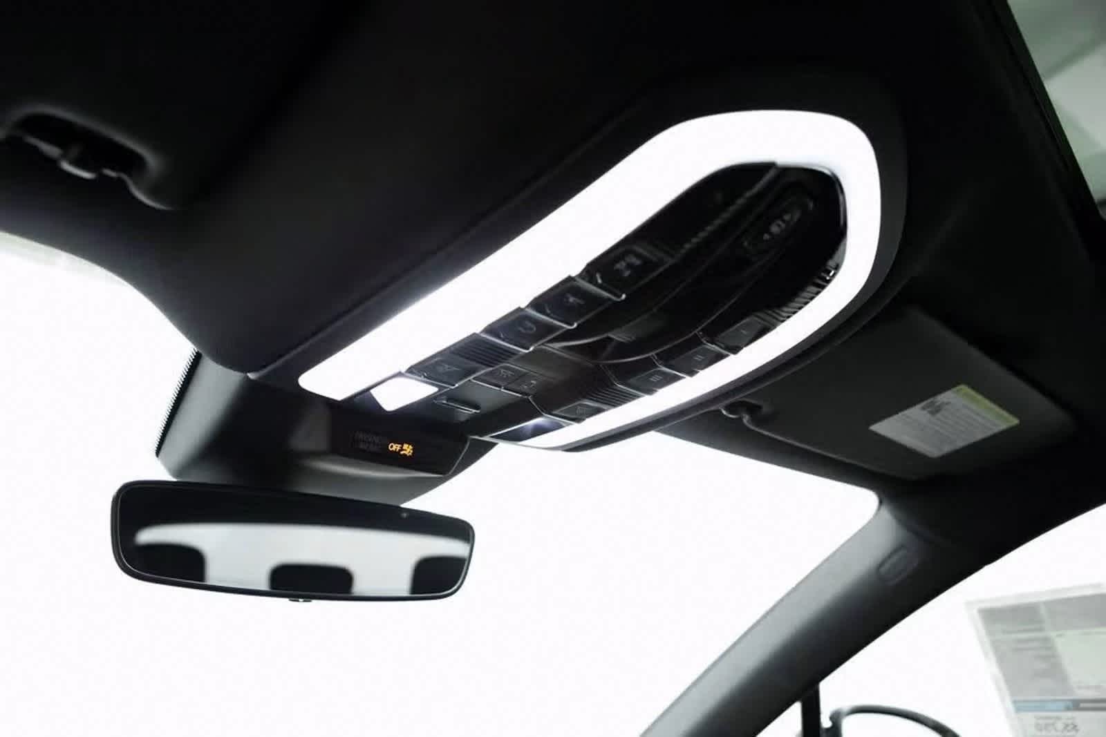 Thumbnail: 2025 Porsche Macan - 26