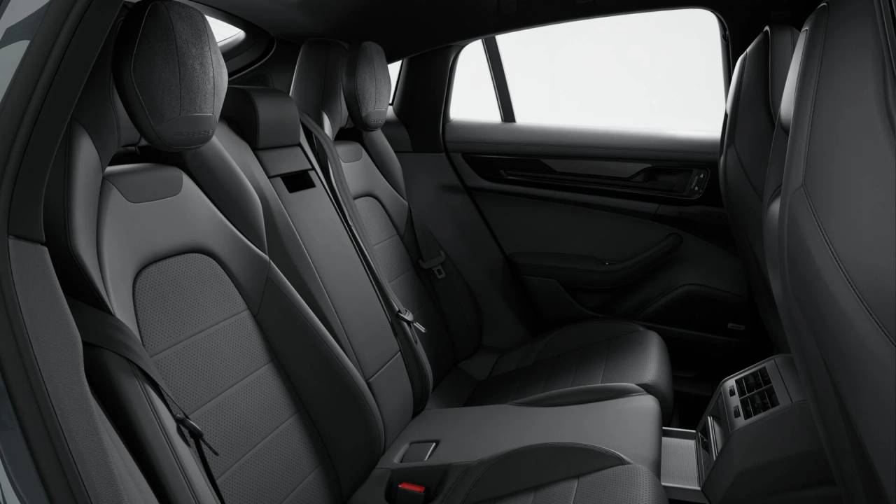 Thumbnail: 2026 Porsche Panamera - 10