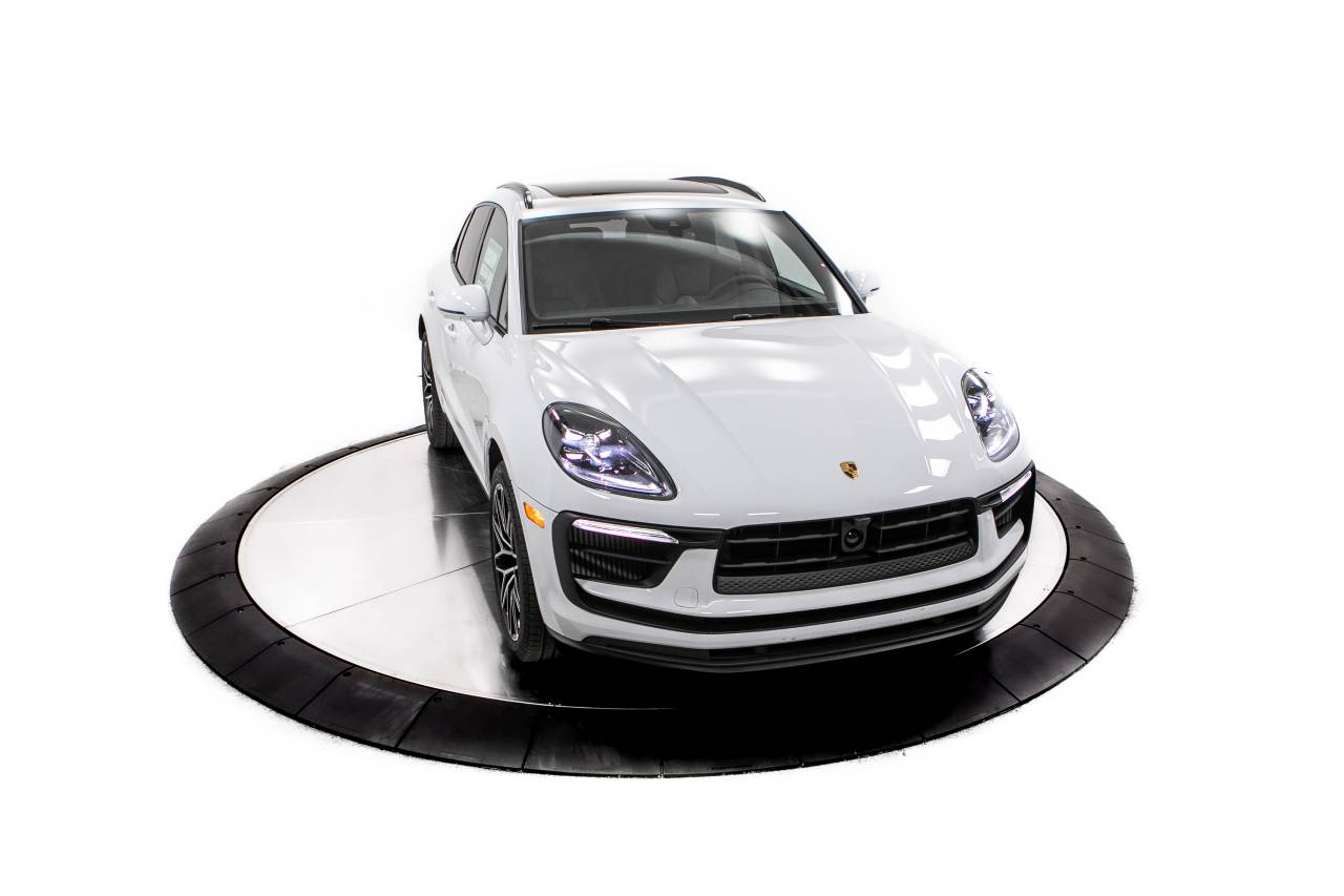 Thumbnail: 2026 Porsche Macan - 19
