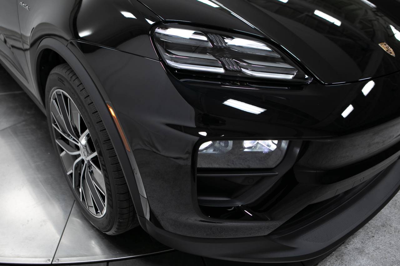 Thumbnail: 2026 Porsche Macan - 12