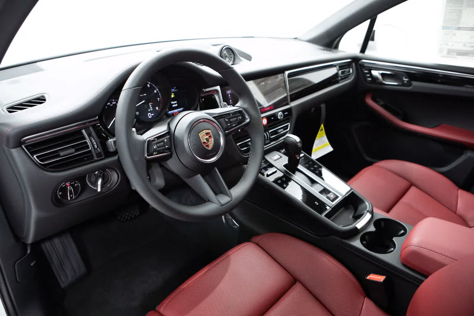 Thumbnail: 2025 Porsche Macan - 4