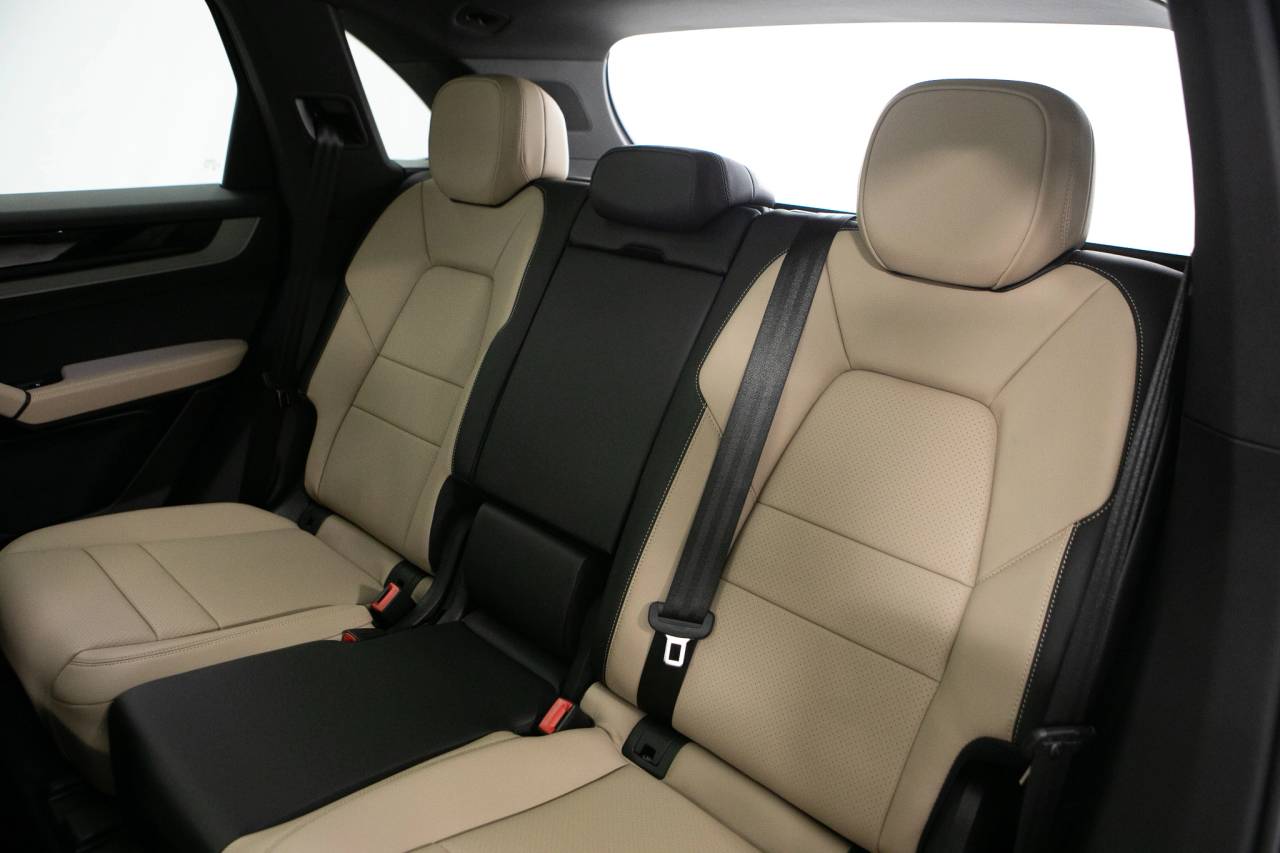 Thumbnail: 2026 Porsche Cayenne - 36