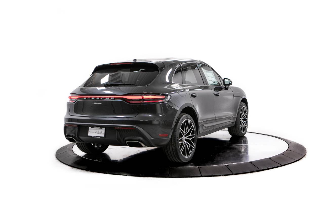 Thumbnail: 2026 Porsche Macan - 7