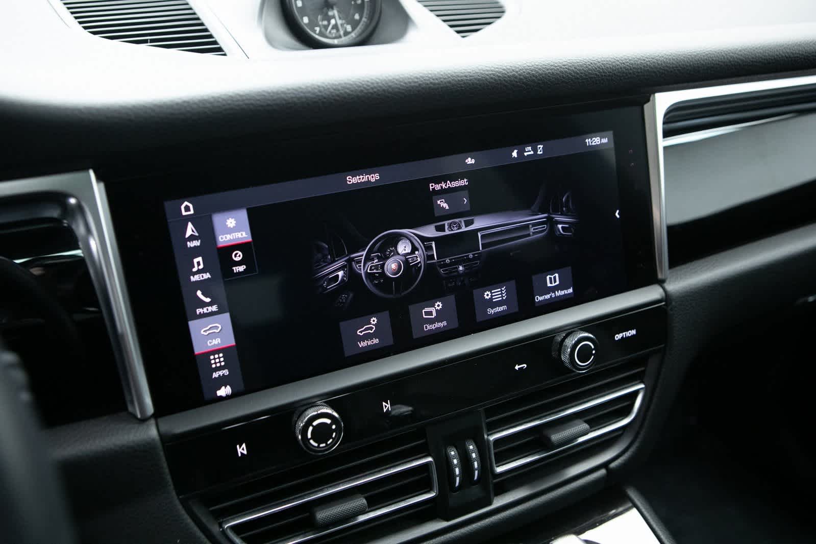 Thumbnail: 2023 Porsche Macan - 15