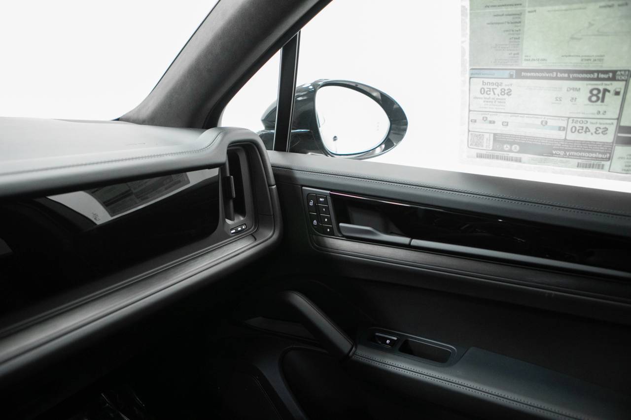 Thumbnail: 2026 Porsche Cayenne - 31