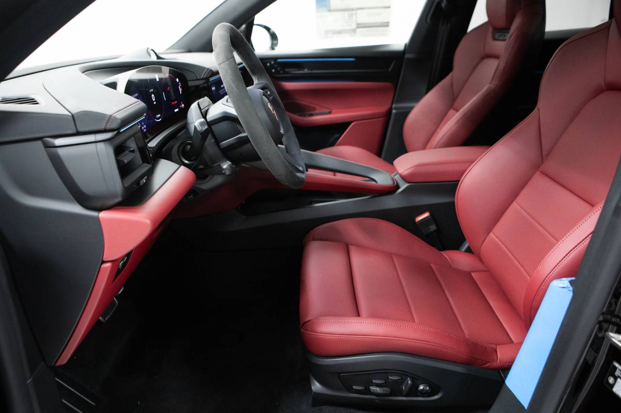 Thumbnail: 2026 Porsche Macan - 23