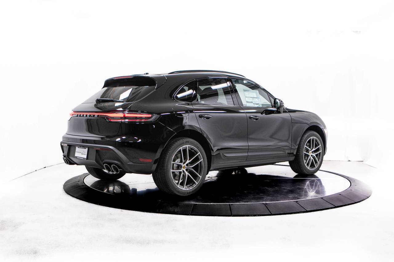 Thumbnail: 2026 Porsche Macan - 7