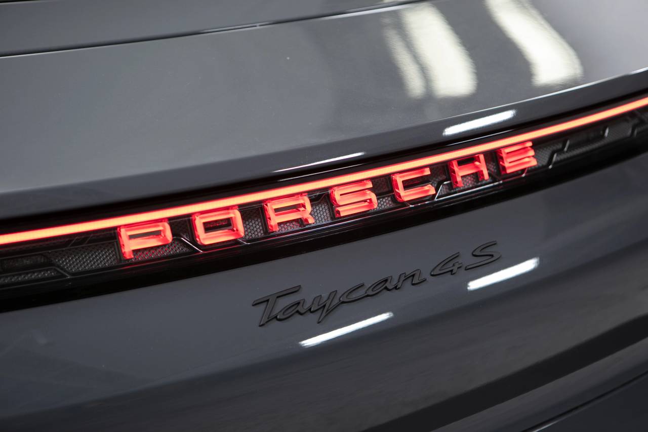 Thumbnail: 2025 Porsche Taycan - 18