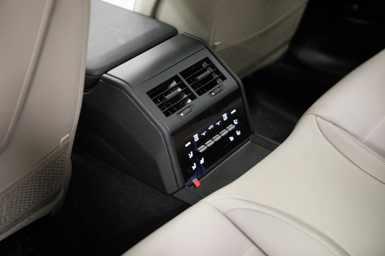 Thumbnail: 2026 Porsche Panamera - 36