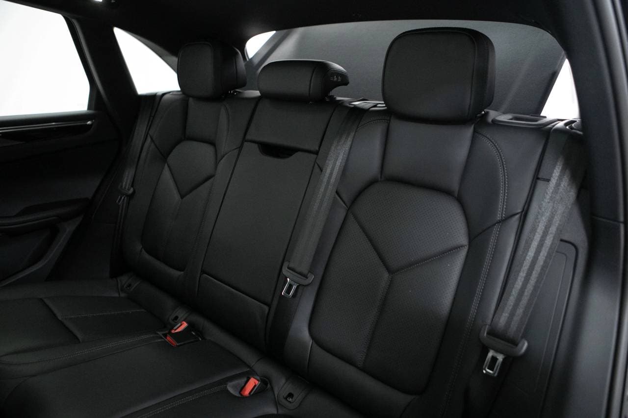 Thumbnail: 2026 Porsche Macan - 36