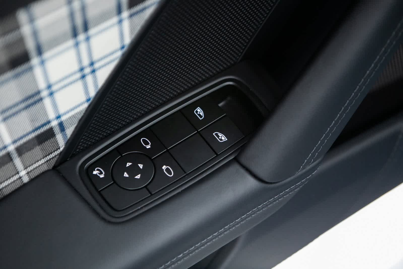 Thumbnail: 2025 Porsche 911 - 18