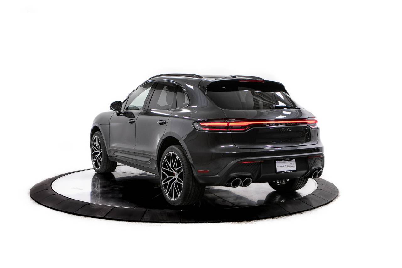 Thumbnail: 2026 Porsche Macan - 3