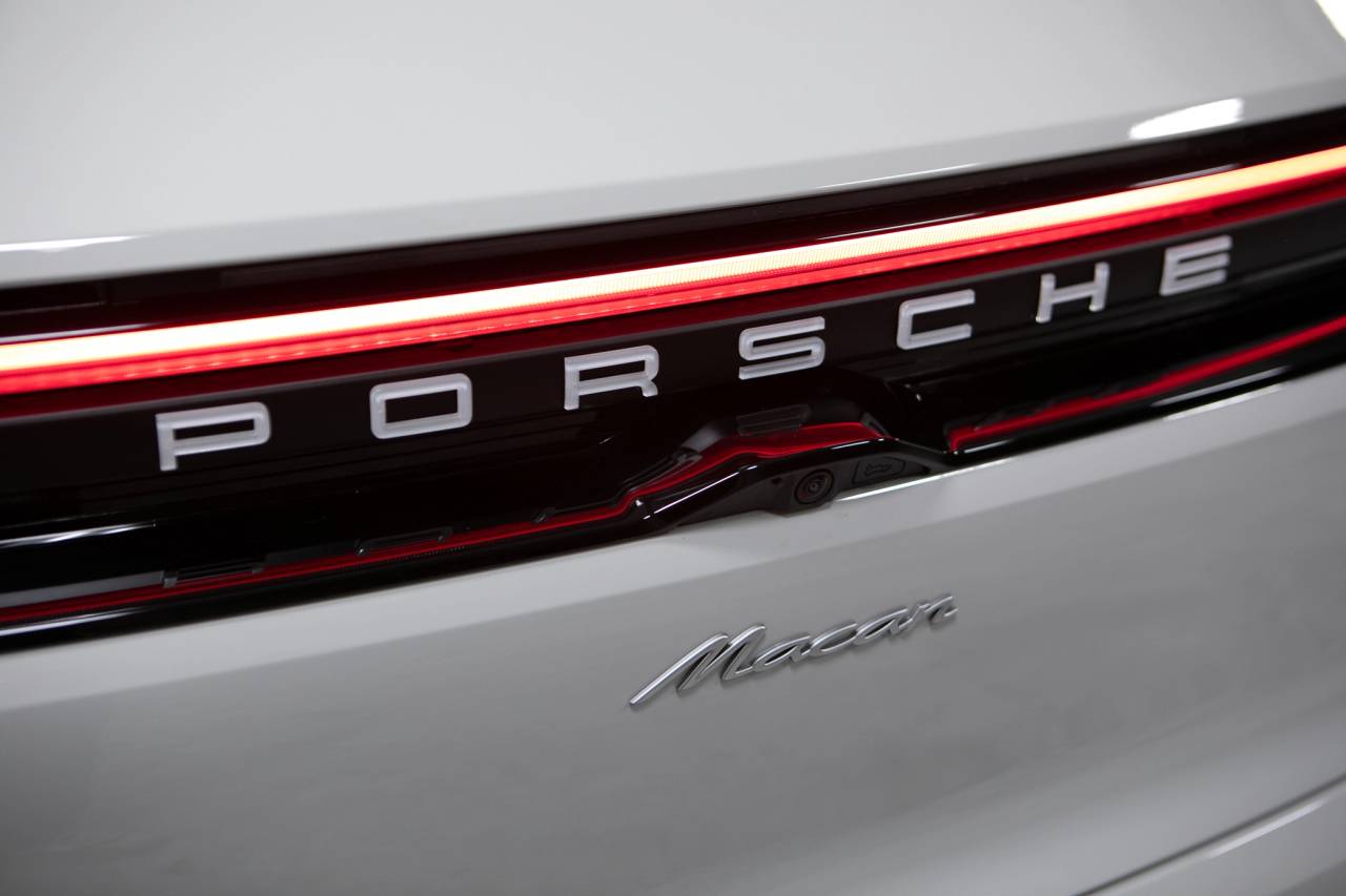 Thumbnail: 2026 Porsche Macan - 15