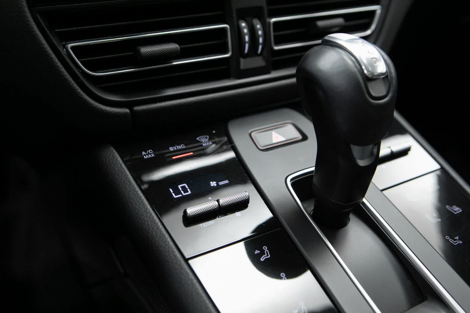Thumbnail: 2023 Porsche Macan - 22