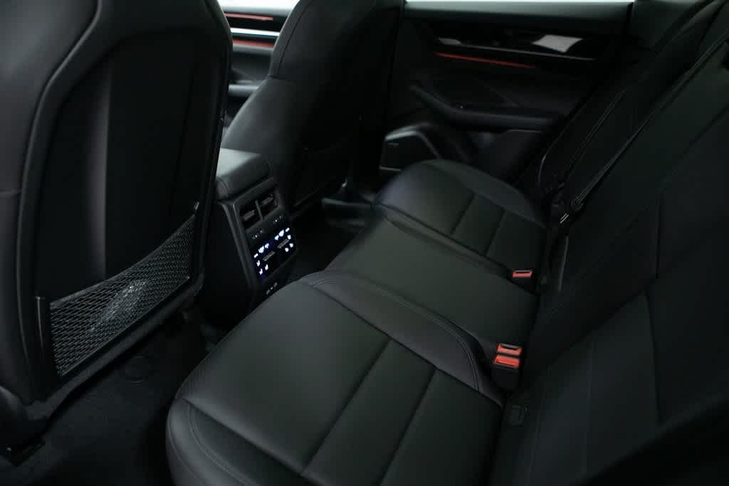 Thumbnail: 2025 Porsche Macan - 32