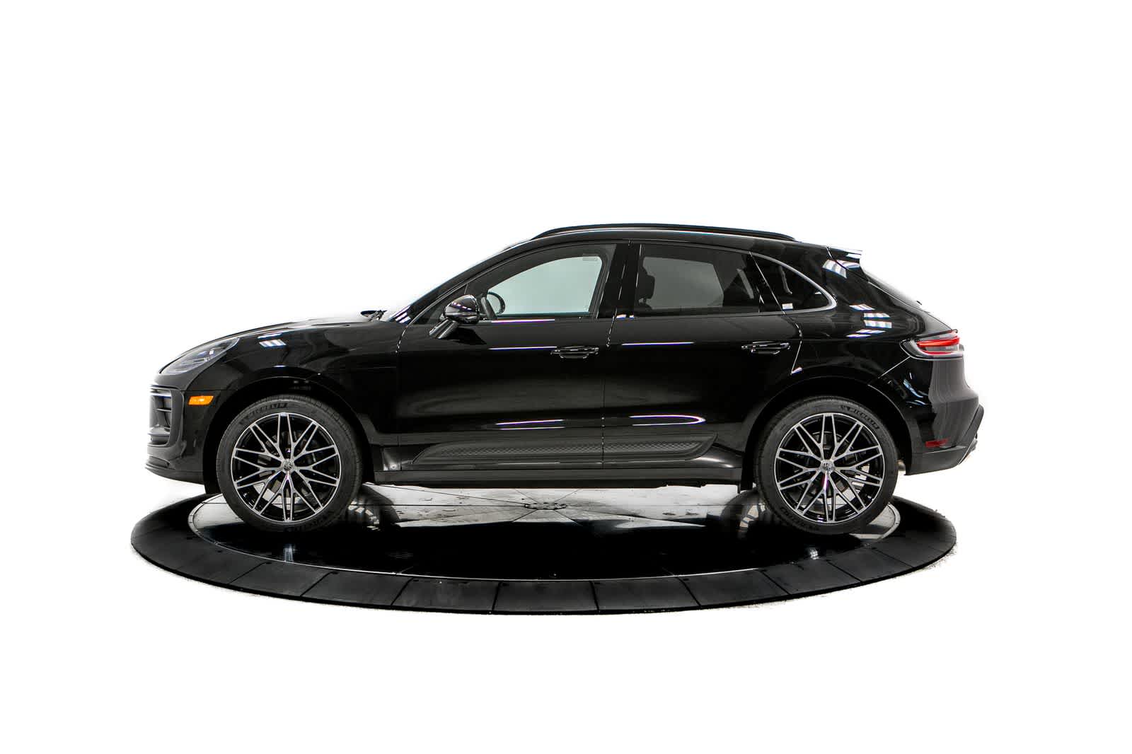Thumbnail: 2026 Porsche Macan - 2