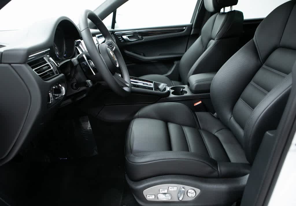 Thumbnail: 2025 Porsche Macan - 18