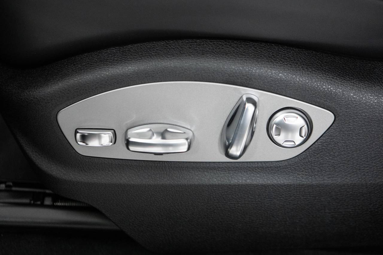 Thumbnail: 2026 Porsche Macan - 23
