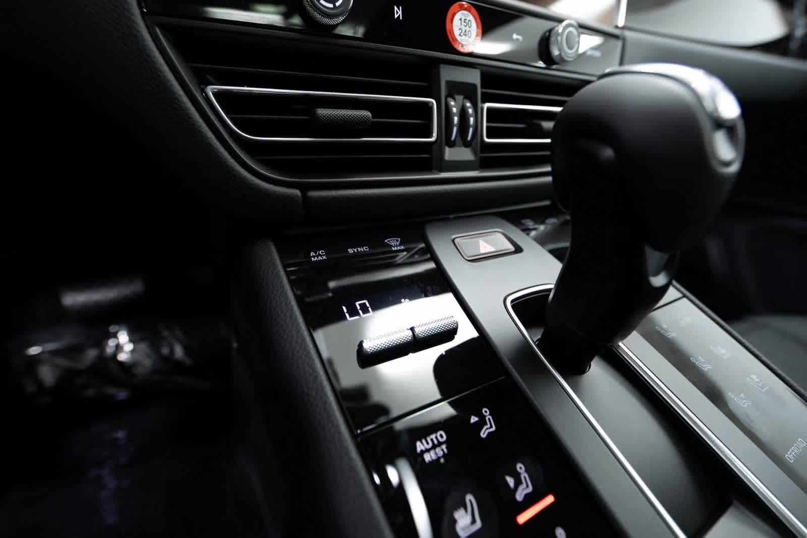 Thumbnail: 2025 Porsche Macan - 25